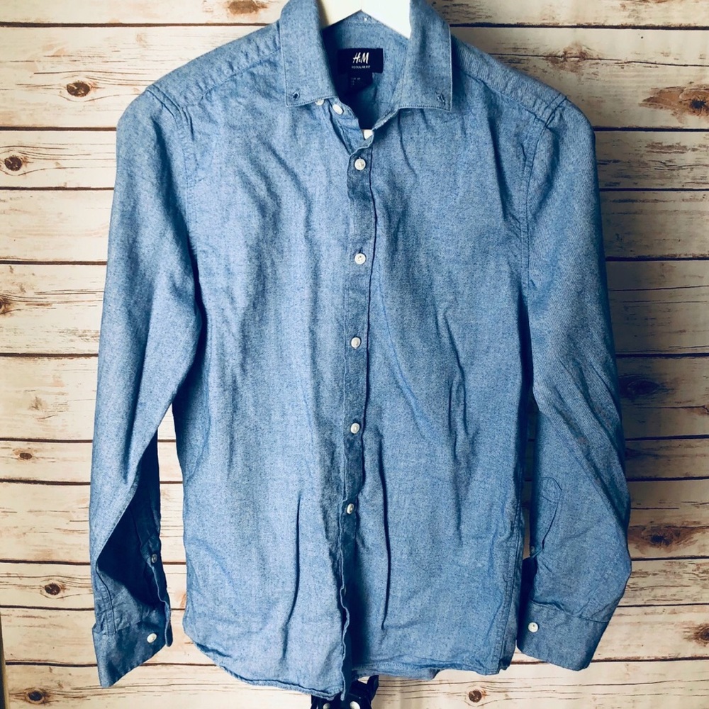 H&M Blue button down long sleeve shirt